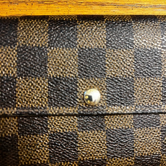 Louis Vuitton Damier Pattern wallet - Picture 9 of 11